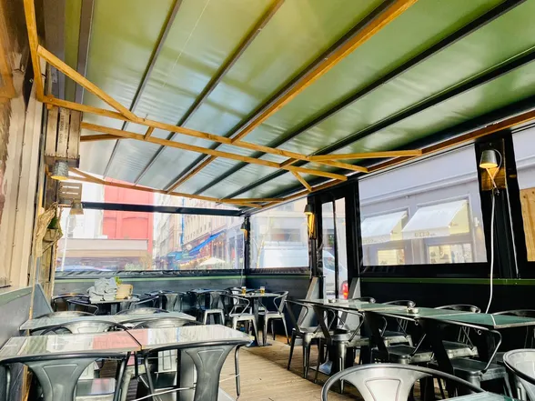 Pergola et stores zip pour un restaurant, Lyon
