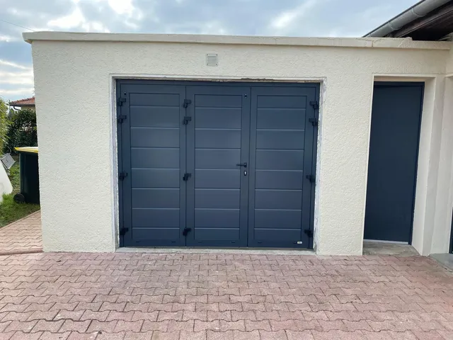 Porte de garage battante en aluminium, Meyzieu