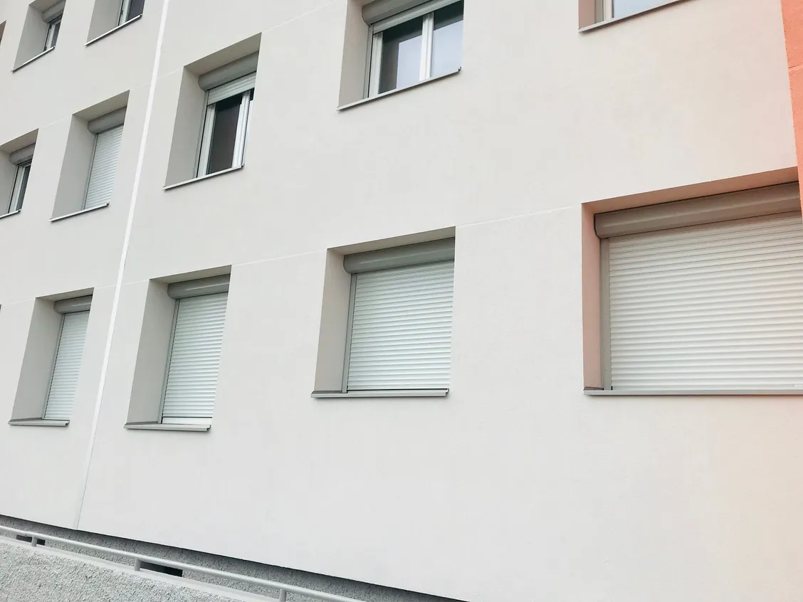 Remplacement des volets d'une résidence, Miribel