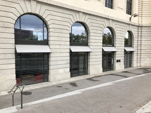 Environ 70 stores-bannettes pour le Grand Hôtel-Dieu, Lyon