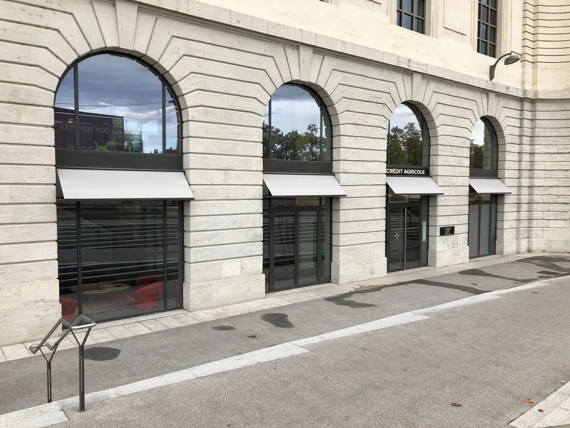 Environ 70 stores-bannettes pour le Grand Hôtel-Dieu, Lyon