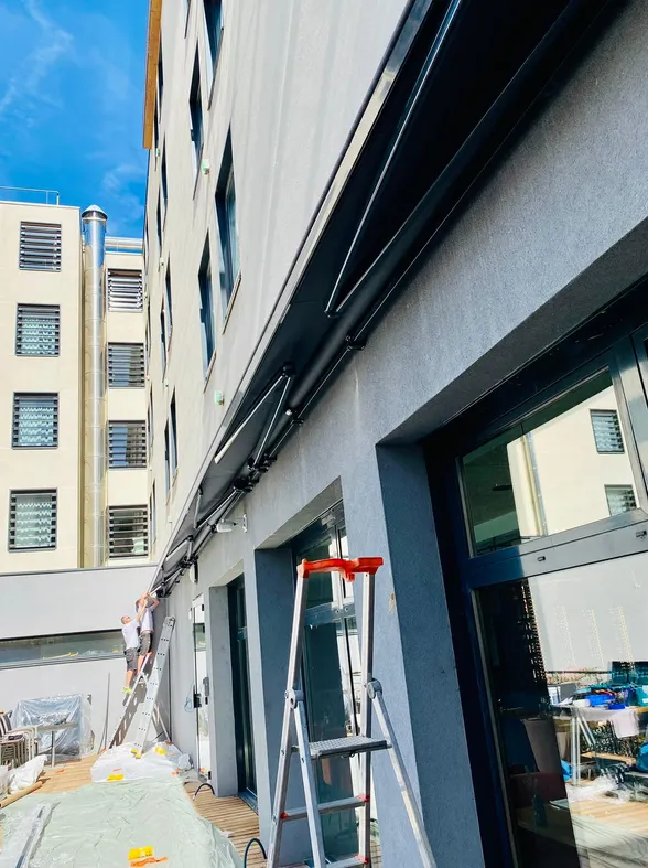 Deux stores bannes de grande dimension, Oullins, photo 4