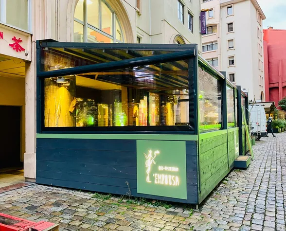 Pergola et stores zip pour un restaurant, Lyon, photo 5