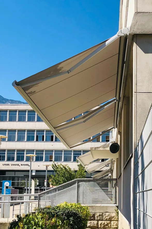 Treize stores bannes pour un lycée, Grenoble, photo 6