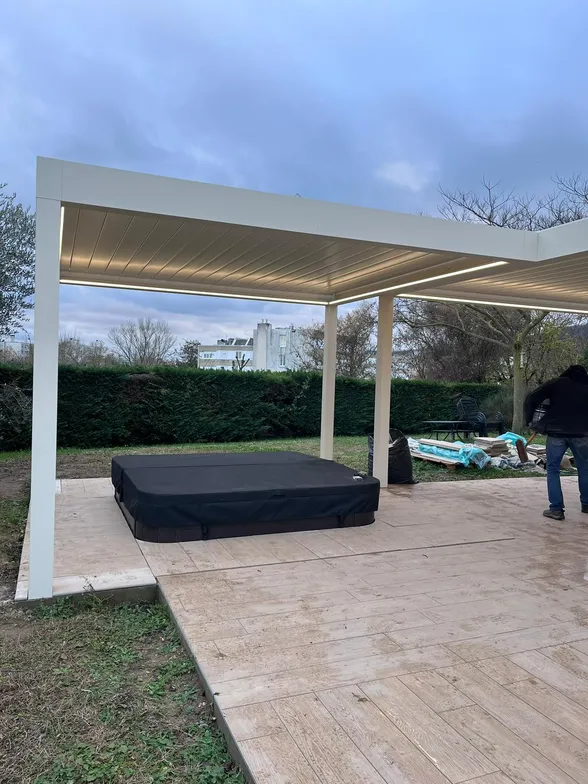 Deux pergolas bioclimatiques et un jacuzzi, Miribel, photo 6